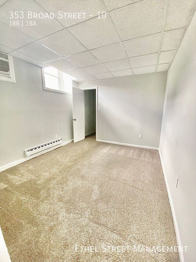 353 Broad St #10 - Photo 3 of 7