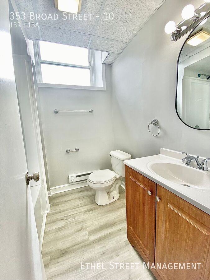 353 Broad St #10 - Photo 4 of 7