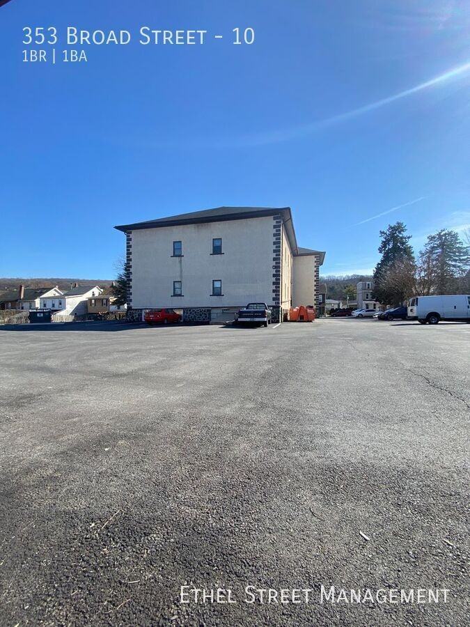 353 Broad St #10 - Photo 7 of 7