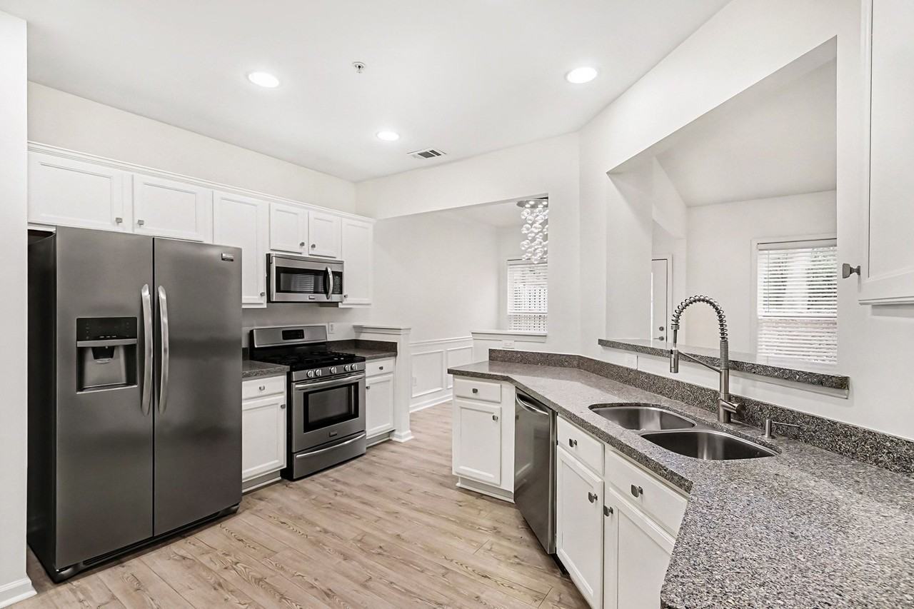 1645 Caswell Pkwy - Photo 4 of 19