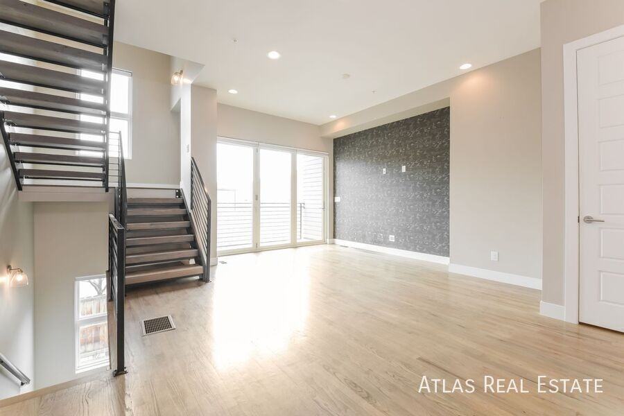 2121 N Marion St #4 - Photo 3 of 10