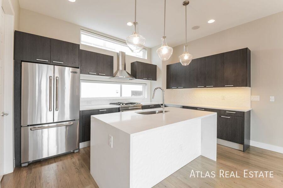 2121 N Marion St #4 - Photo 4 of 10