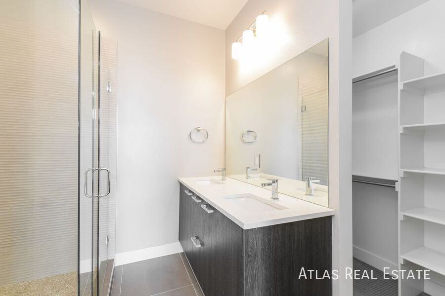 2121 N Marion St #4 - Photo 6 of 10