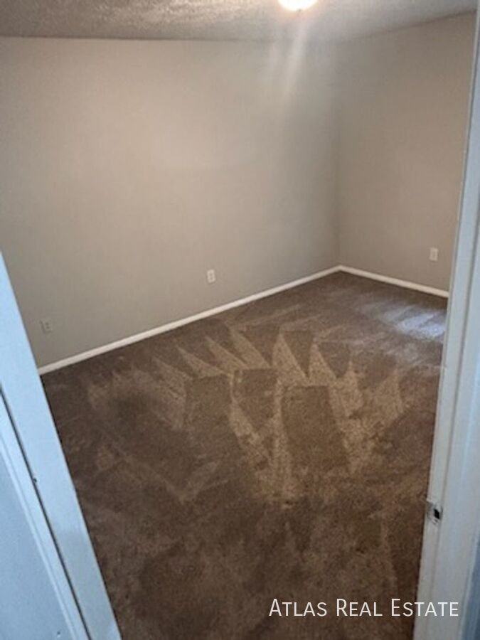 129 Sir Scott Rd - Photo 3 of 11