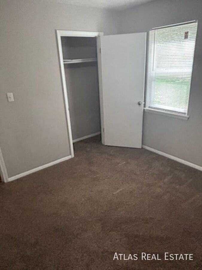 129 Sir Scott Rd - Photo 4 of 11