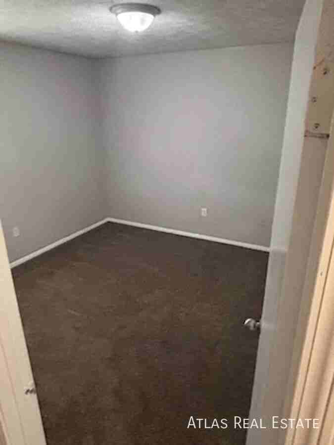 129 Sir Scott Rd - Photo 5 of 11