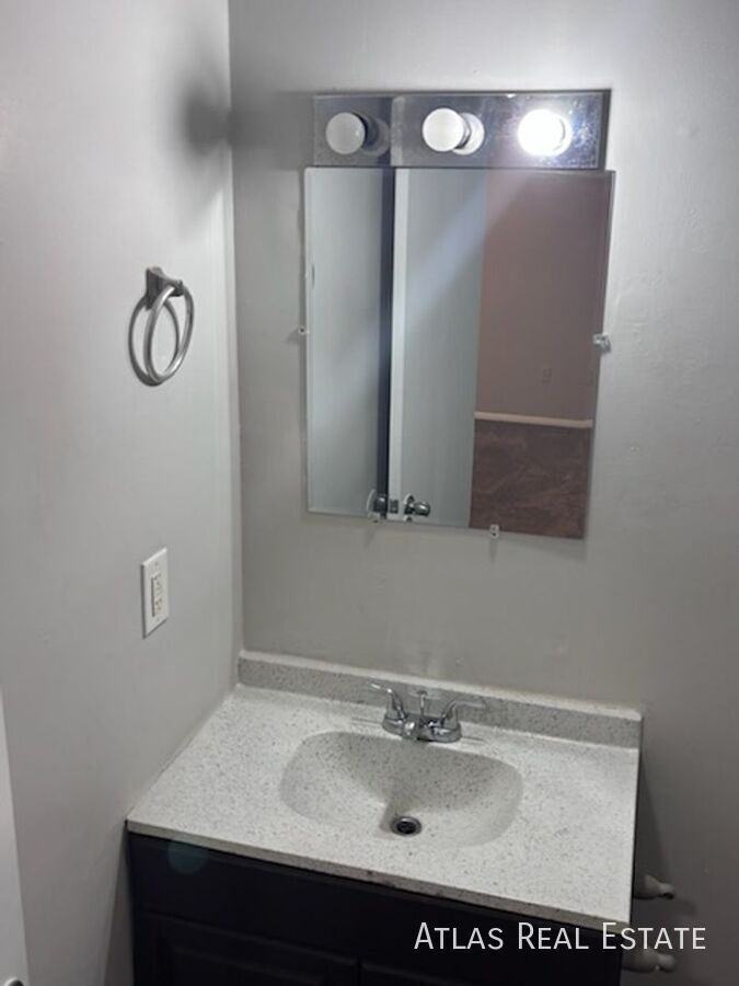 129 Sir Scott Rd - Photo 6 of 11