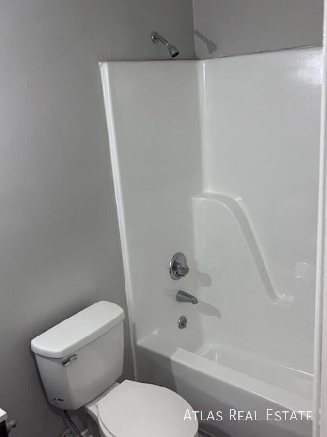 129 Sir Scott Rd - Photo 7 of 11