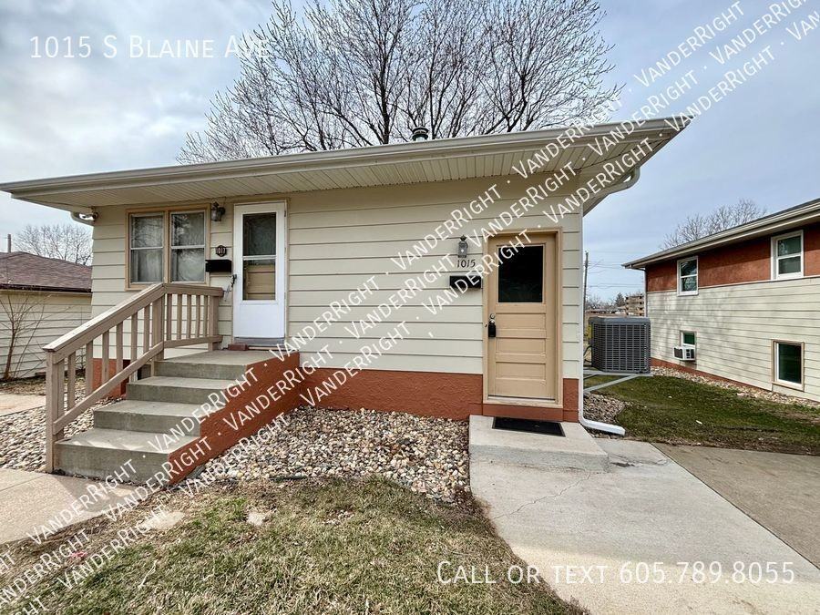 1015 S Blaine Ave - Photo 2 of 16