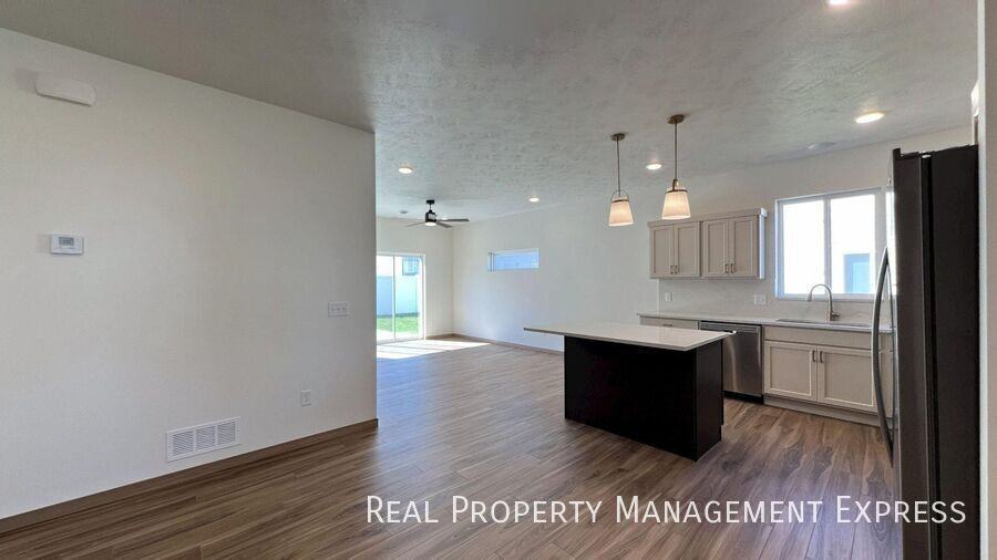 3513 S Broek Dr - Photo 2 of 31