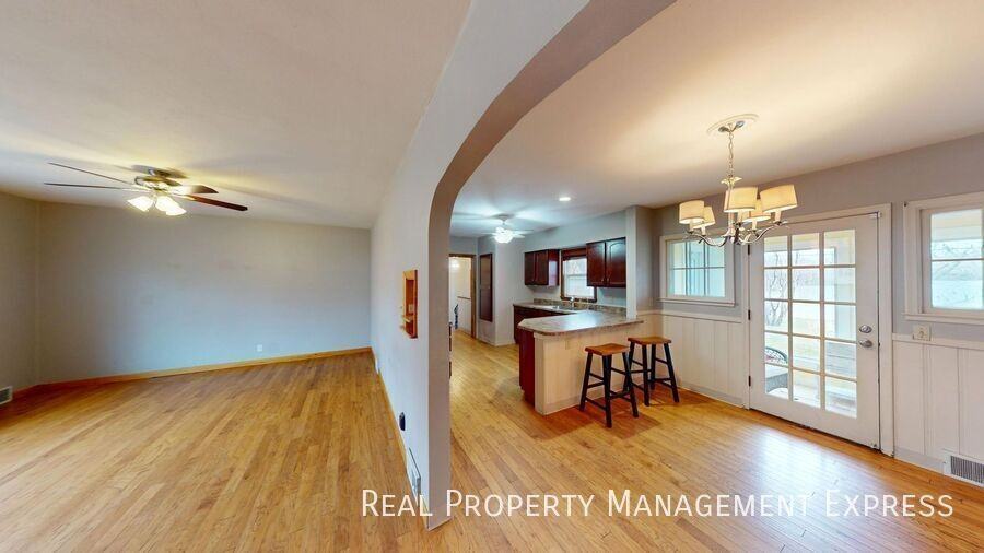 2418 S Glendale Ave - Photo 4 of 21