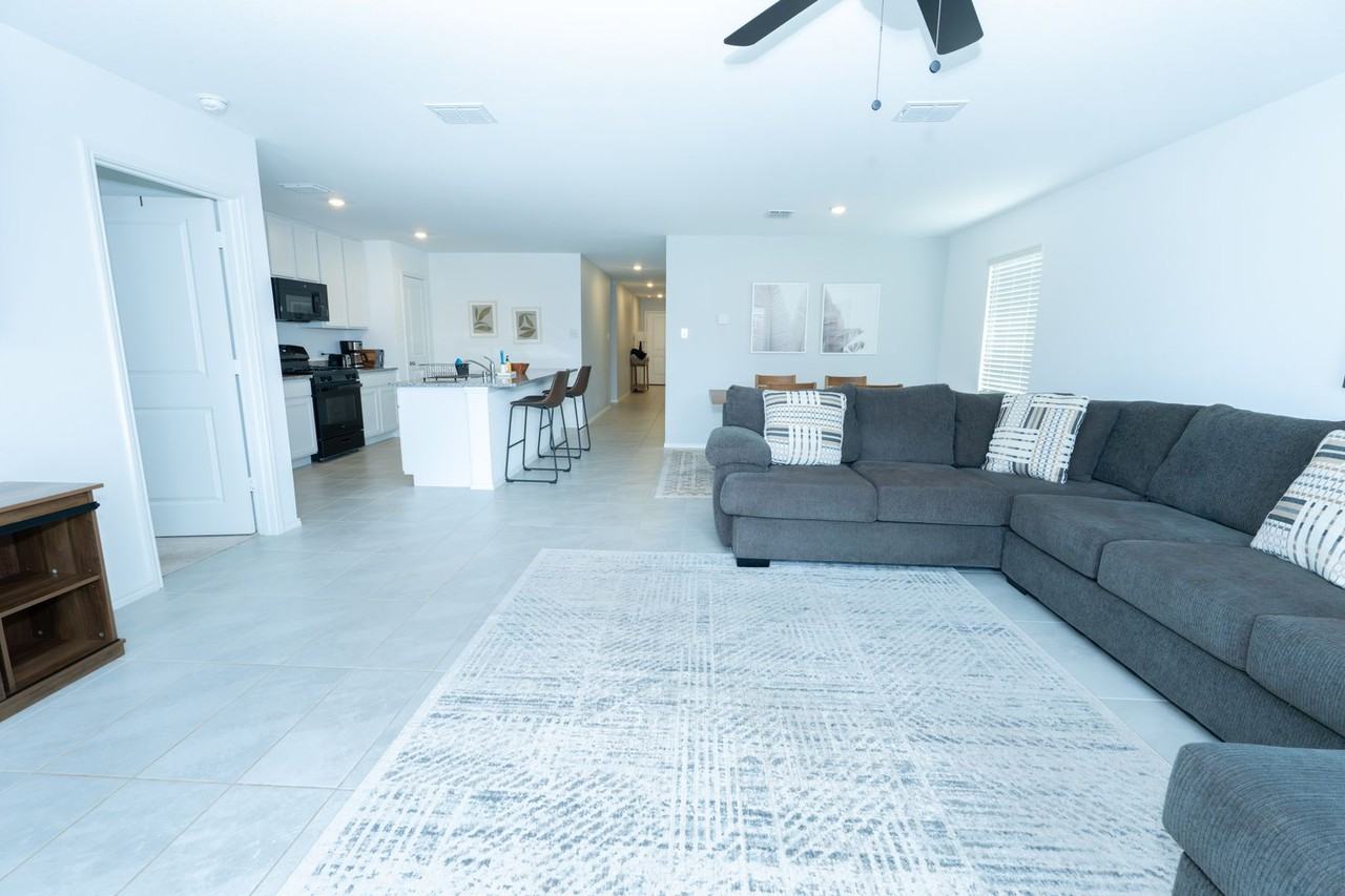 1308 Claireborne Ct - Photo 3 of 39