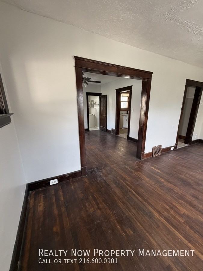 10010 Almira Ave #2 - Photo 3 of 19