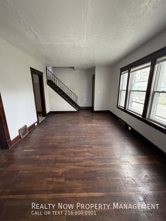 10010 Almira Ave #2 - Photo 4 of 19