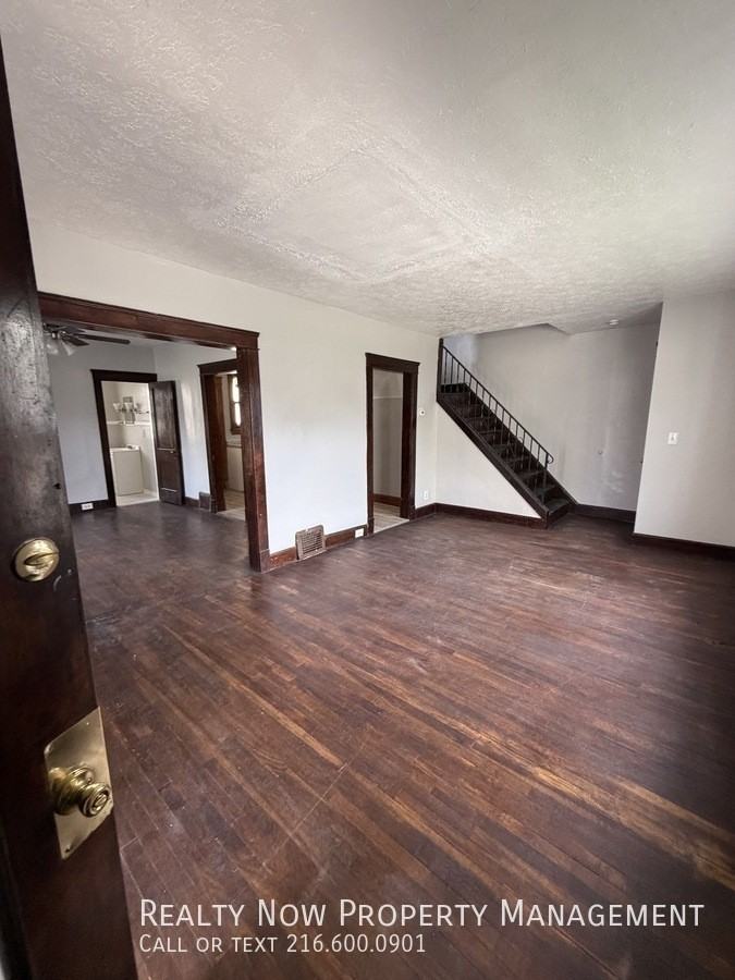 10010 Almira Ave #2 - Photo 5 of 19