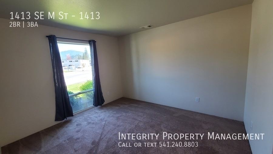 1413 Se M St #1413 - Photo 3 of 19