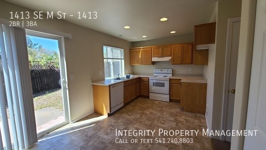 1413 Se M St #1413 - Photo 7 of 19