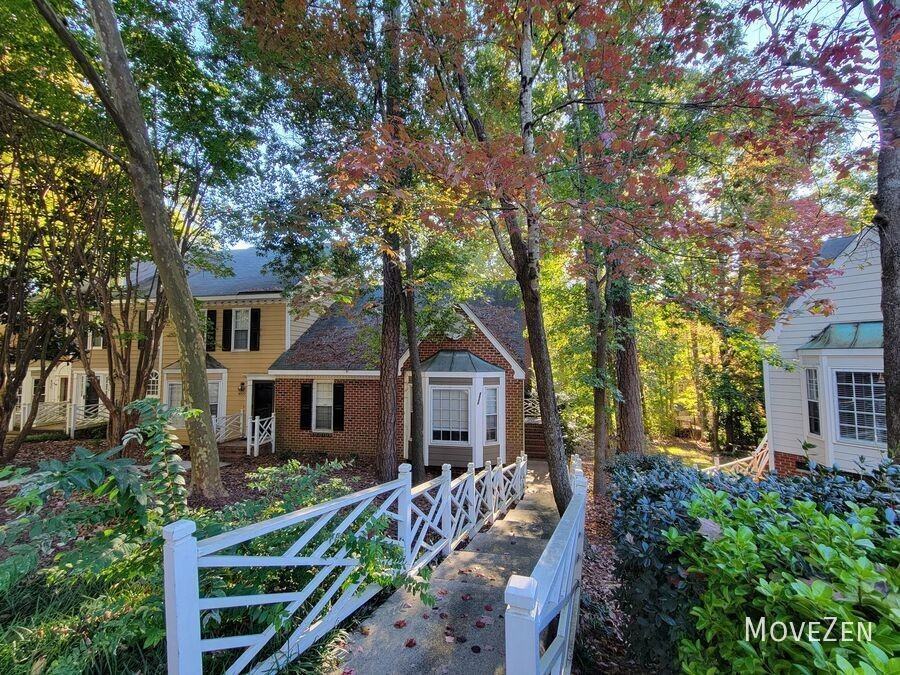 4530 Hamptonshire Dr - Photo 4 of 35