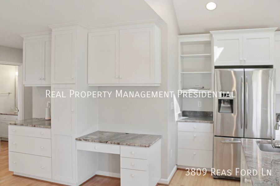 3809 Reas Ford Ln - Photo 4 of 33