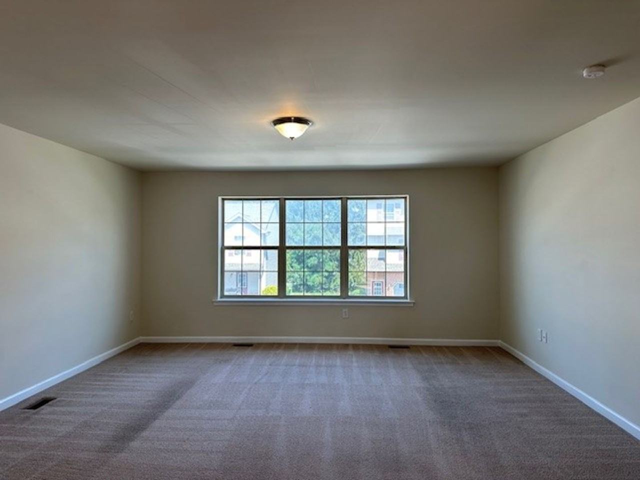 6443 Creekbend Dr - Photo 2 of 29