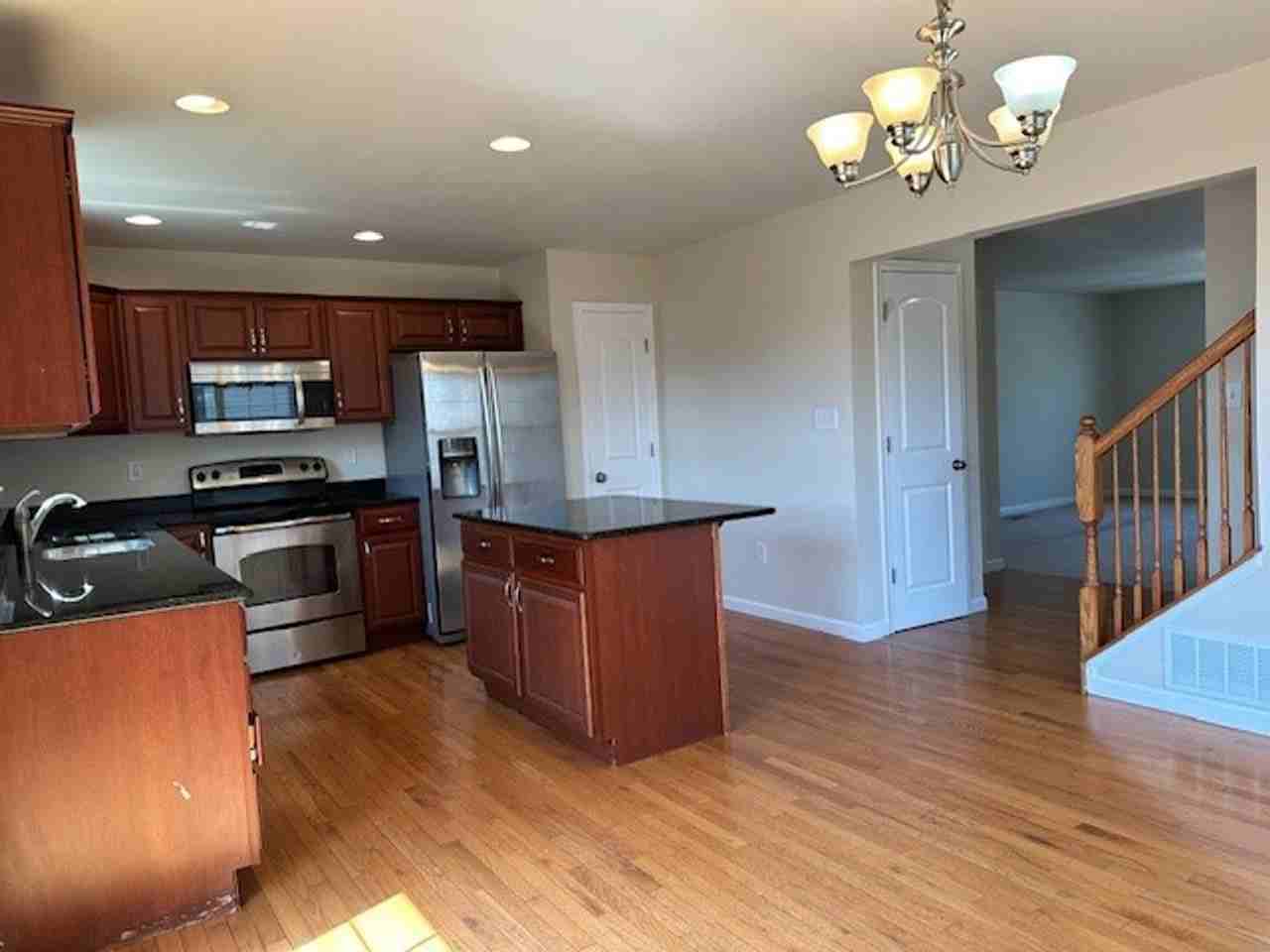 6443 Creekbend Dr - Photo 6 of 29