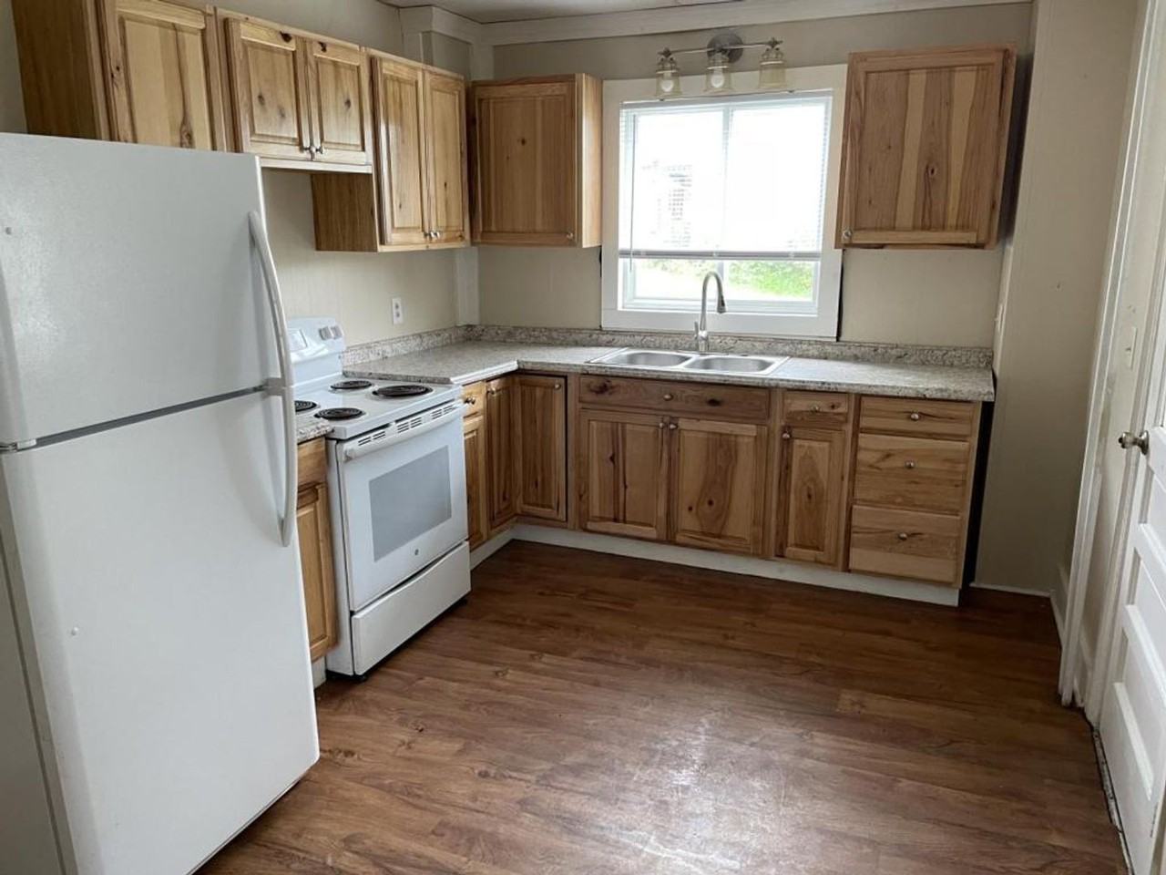 438 Mulberry St - Photo 4 of 19