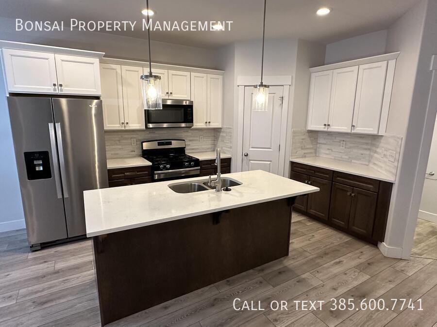 4343 W Hemsley Ln - Photo 2 of 19