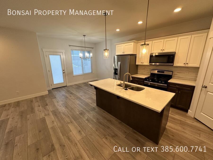 4343 W Hemsley Ln - Photo 3 of 19