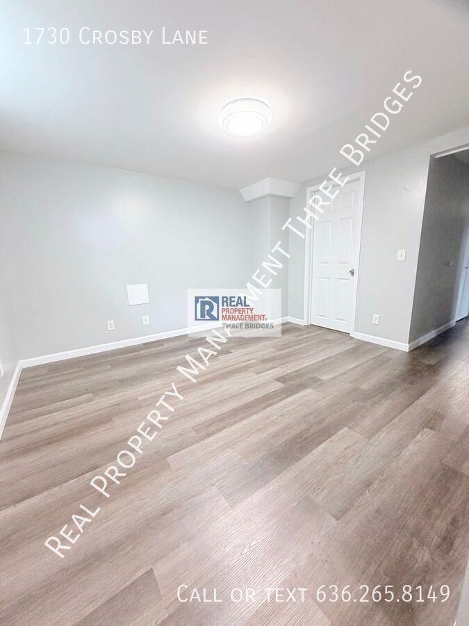 1730 Crosby Ln - Photo 5 of 19