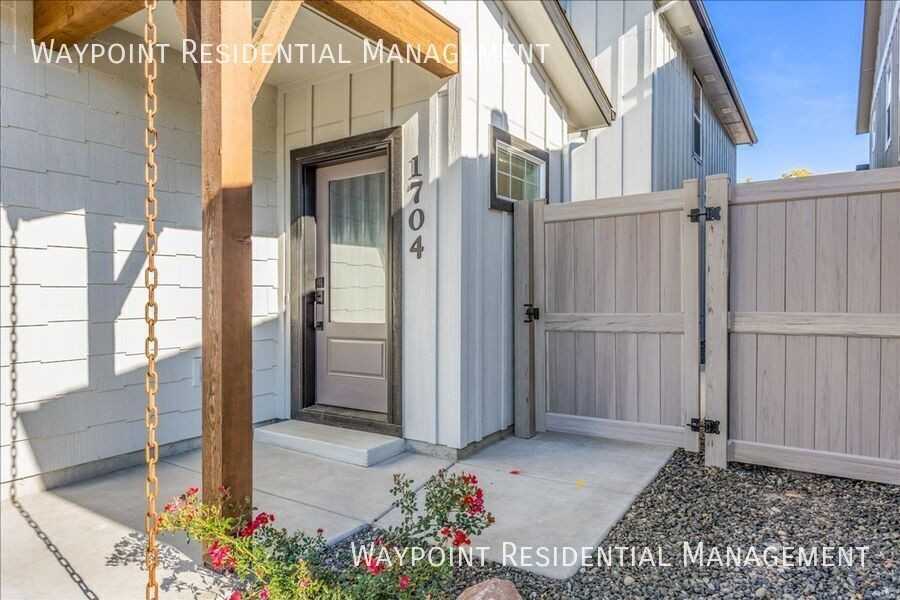 1704 E Cutgrass Ln - Photo 3 of 41