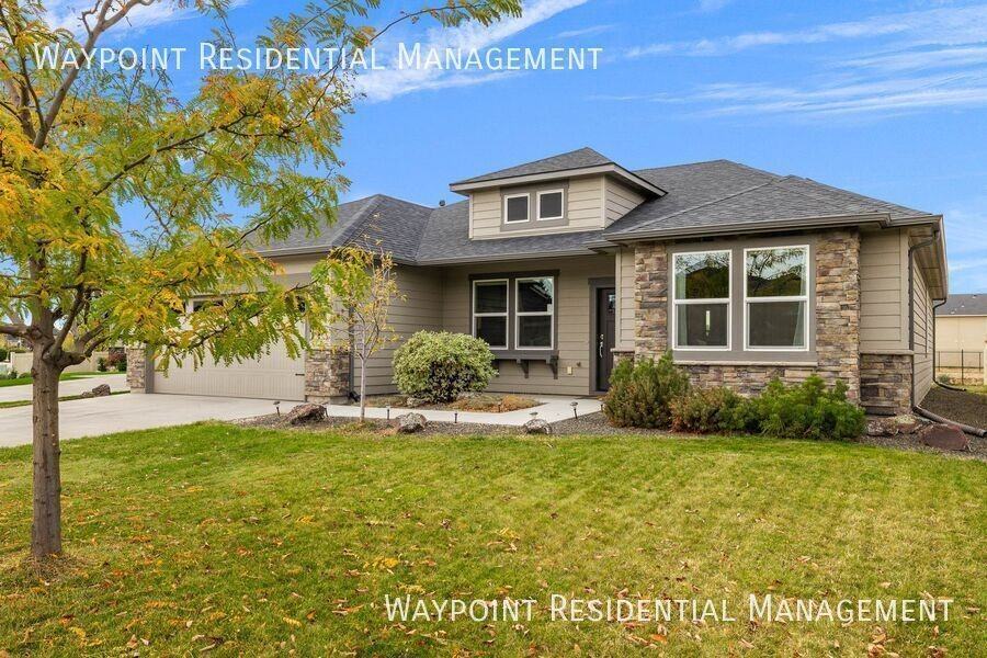 4235 S Highcliff Ave - Photo 2 of 37