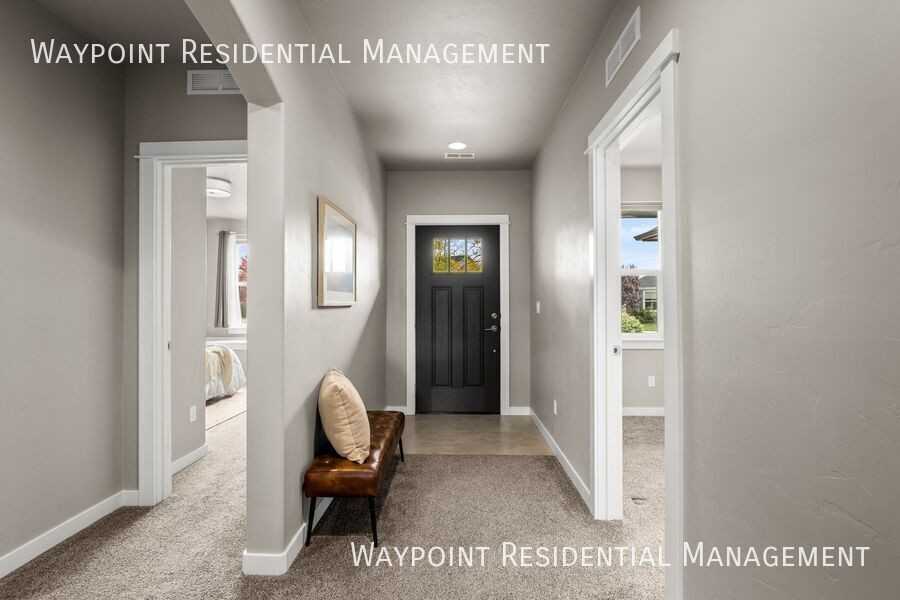 4235 S Highcliff Ave - Photo 4 of 37