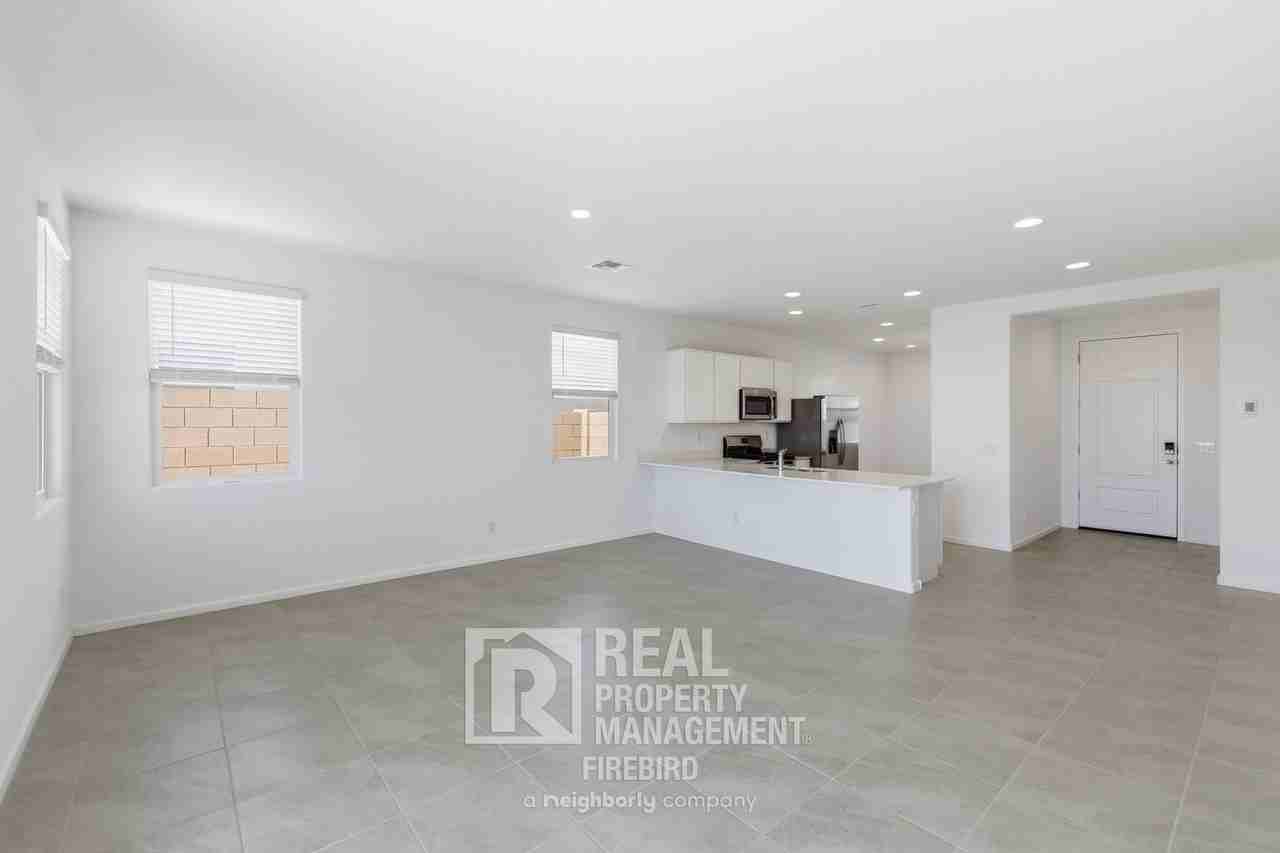 17333 W Smoketree Dr - Photo 4 of 22