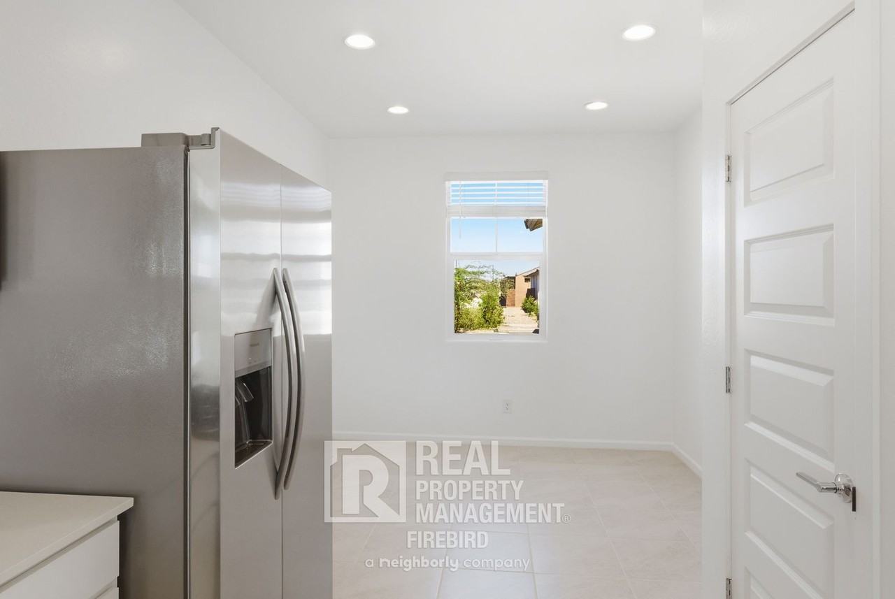 17333 W Smoketree Dr - Photo 6 of 22