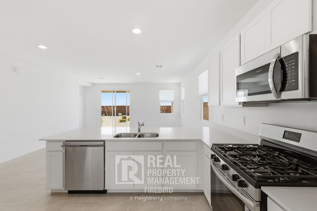 17333 W Smoketree Dr - Photo 7 of 22