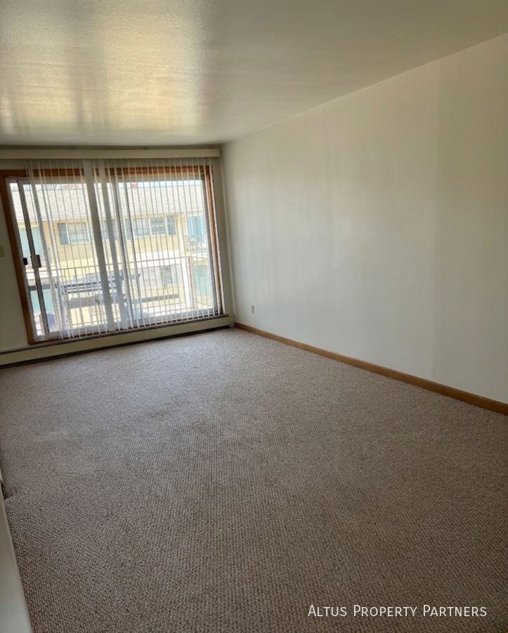 17385 70th Ave - Photo 3 of 6