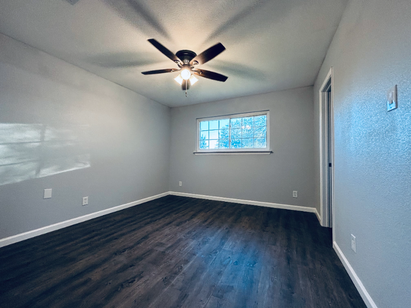 2325 Lakehurst Dr - Photo 6 of 14