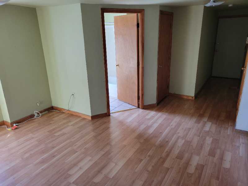 552 N 17th St #3F - Photo 3 of 7