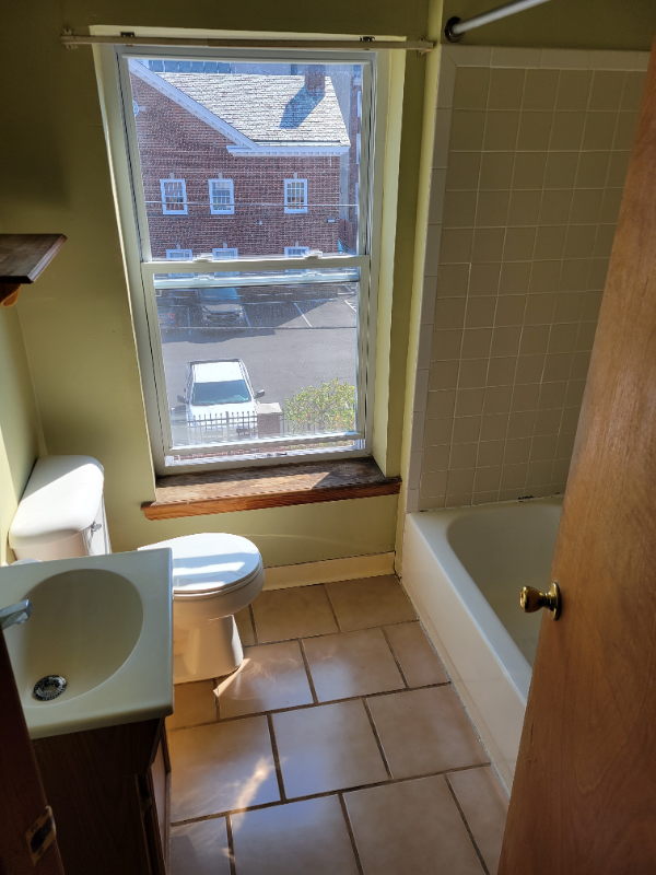 552 N 17th St #3F - Photo 4 of 7