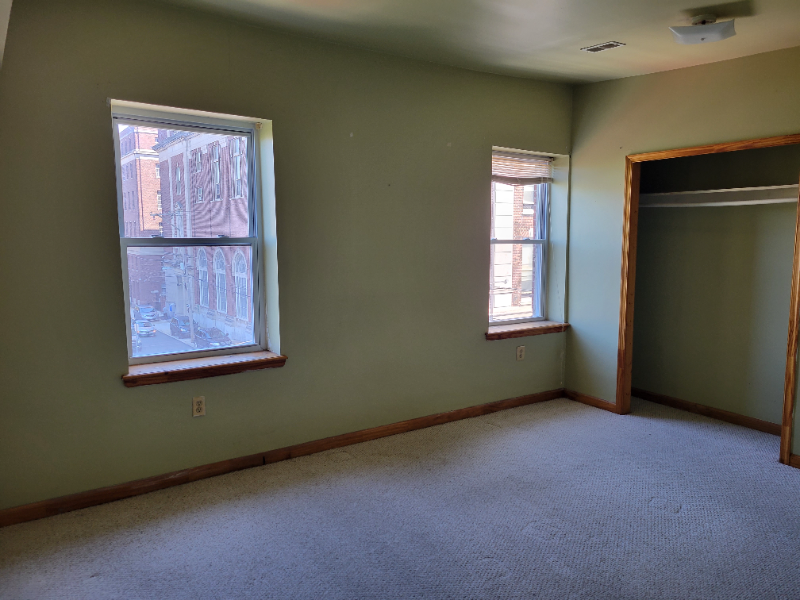 552 N 17th St #3F - Photo 6 of 7