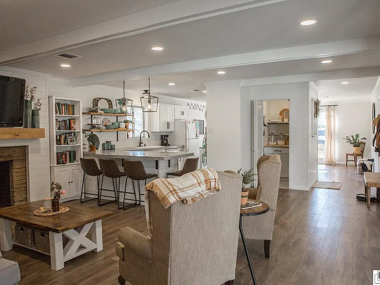 2701 Huntington St - Photo 7 of 13