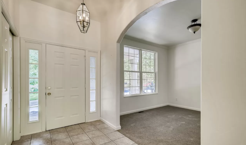 679 Allison St - Photo 3 of 18