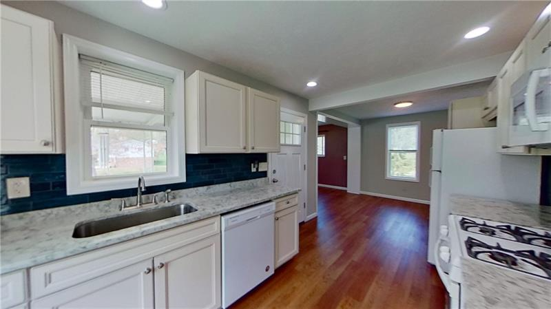 1001 Fairview Dr - Photo 2 of 5