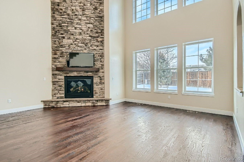 10555 Albion St - Photo 3 of 13