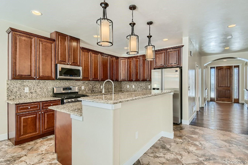 10555 Albion St - Photo 6 of 13