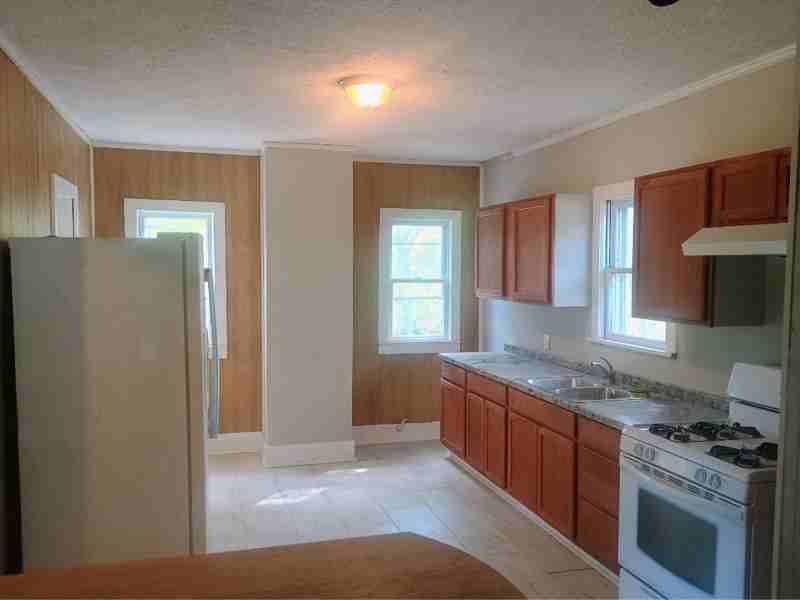301 E Olive St - Photo 2 of 11