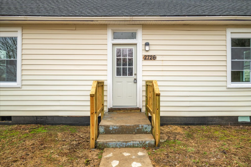 2726 Alexander Ave - Photo 3 of 39