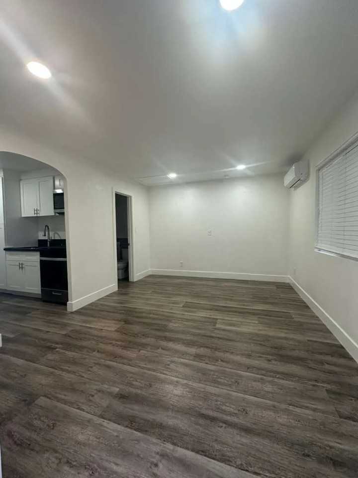 8025 3/4 Gardendale St - Photo 4 of 8