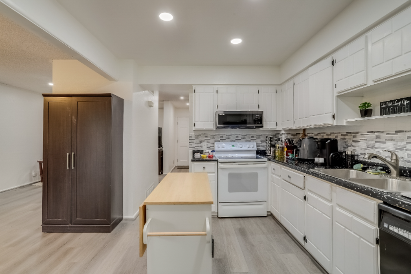 11646 Lincoln St - Photo 5 of 11