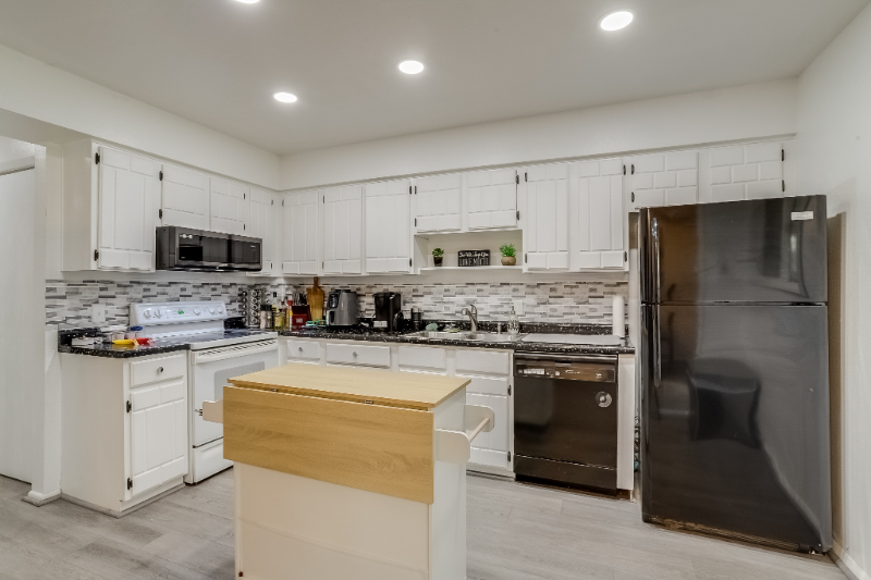 11646 Lincoln St - Photo 6 of 11